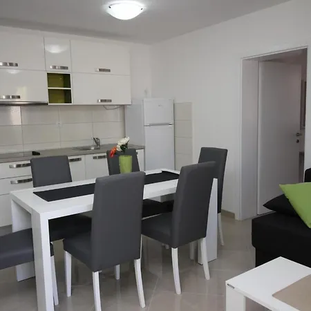 Gorica 1 A4 No-2 By Interhome Daire *